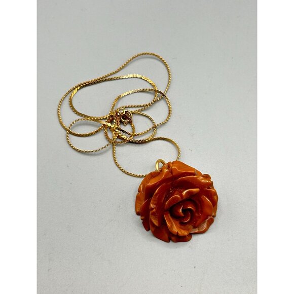Carved Bakelite Rose Pendant Necklace Gold Tone Chain Vintage Jewelry Statement - Picture 3 of 7